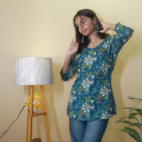 AVNI - THE PAAN SHAPED NECKLINE KURTI