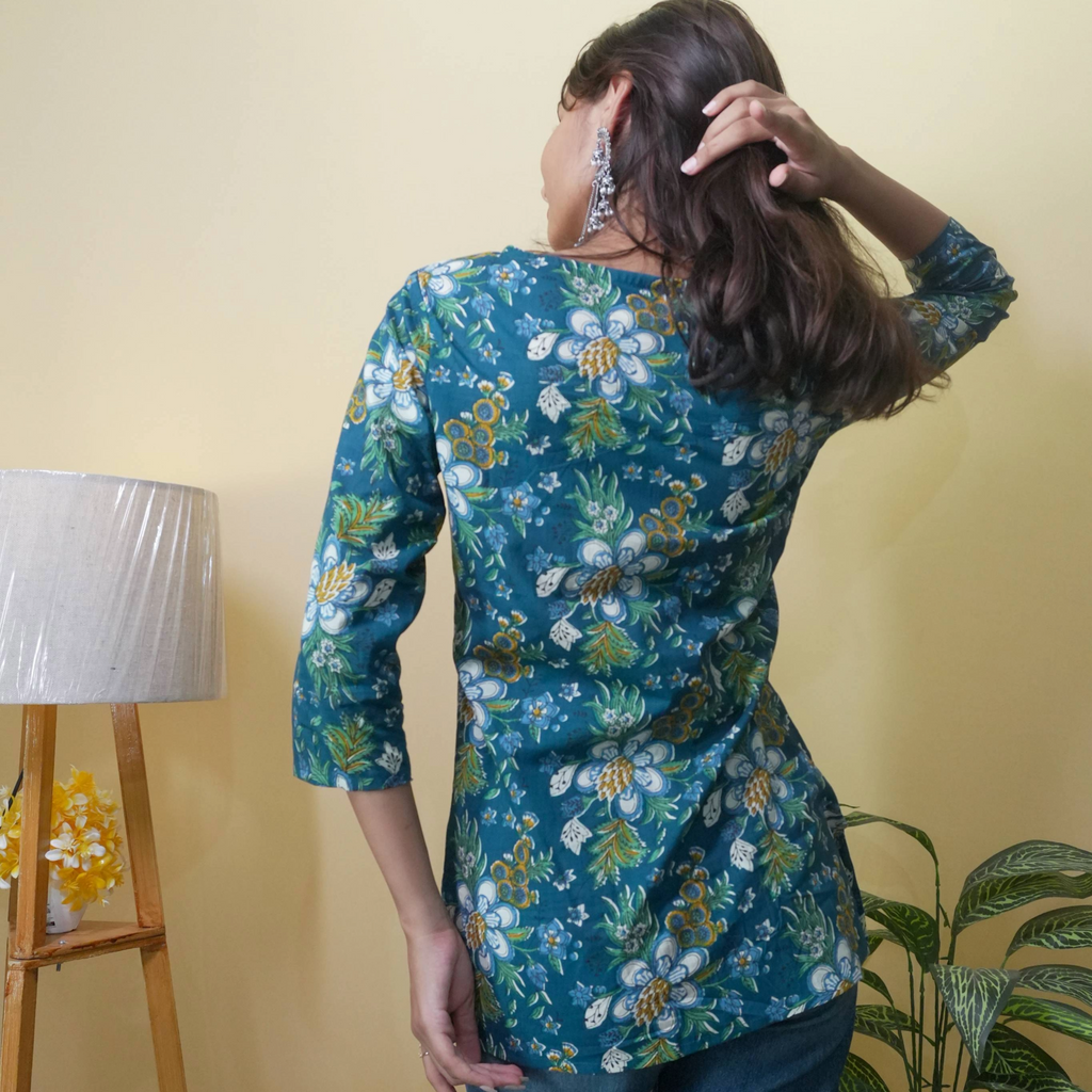 AVNI - THE PAAN SHAPED NECKLINE KURTI